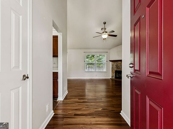 3rd image of 107 Hydrangea Rd