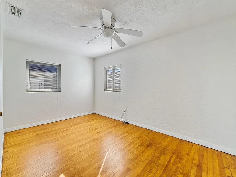 1652 Berkshire Ave — Photo 21