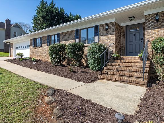 4th image of 205 Frances Cannon Dr