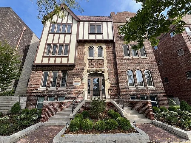 4428 N Oakland Ave — Photo 11