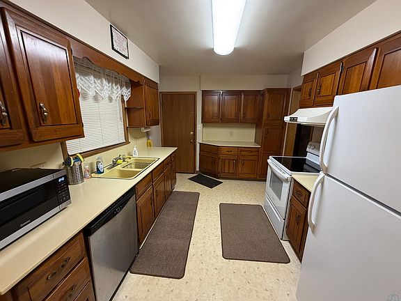 3rd image of 1609 E 9th St