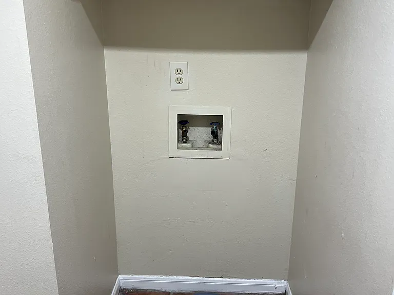 4915 Silent Lk — Photo 10
