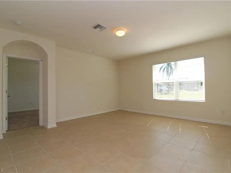 2129 SE 10th Pl — Photo 6