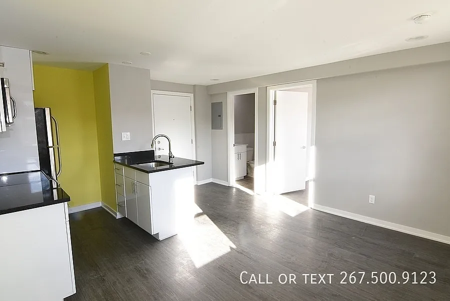 Packer Park Renovated Affordable 1 Bedroom! — Photo 3