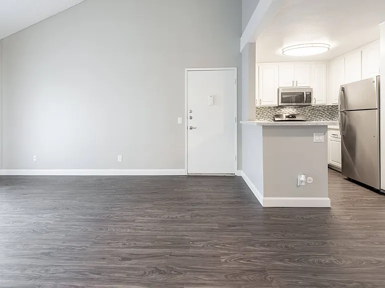 Renovated 1 Bedroom with Vaulted Ceilings