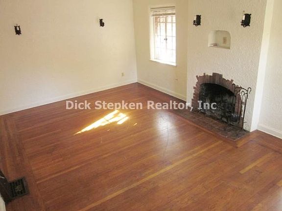 3rd image of 190 W Knoles Way