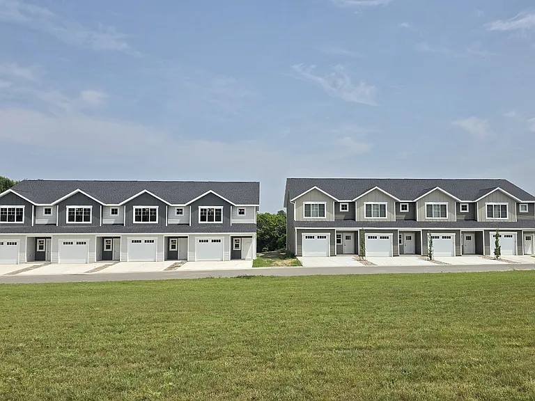 Cloverfield Townhomes — Photo 1