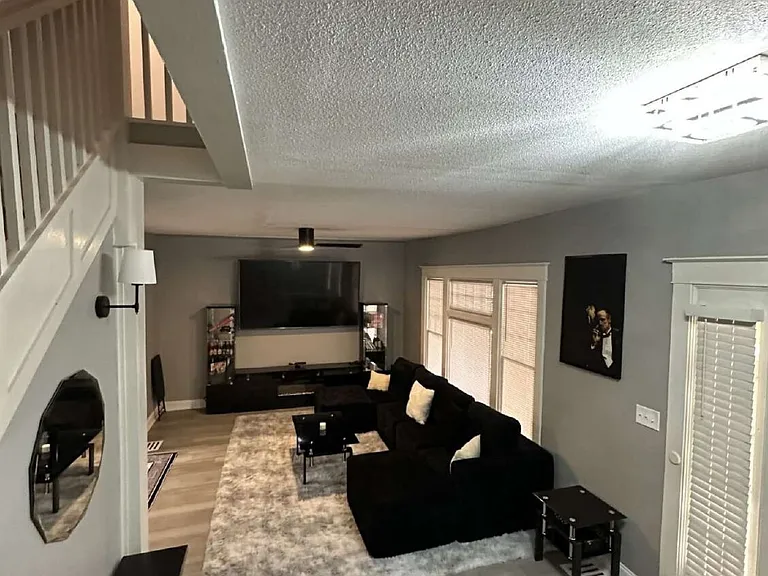 27 N Linwood Ave — Photo 4