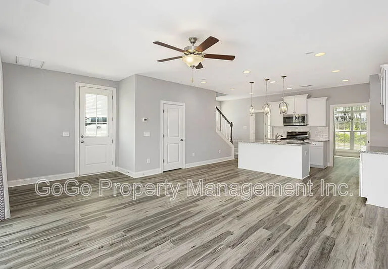 188 Silver Hill St — Photo 5