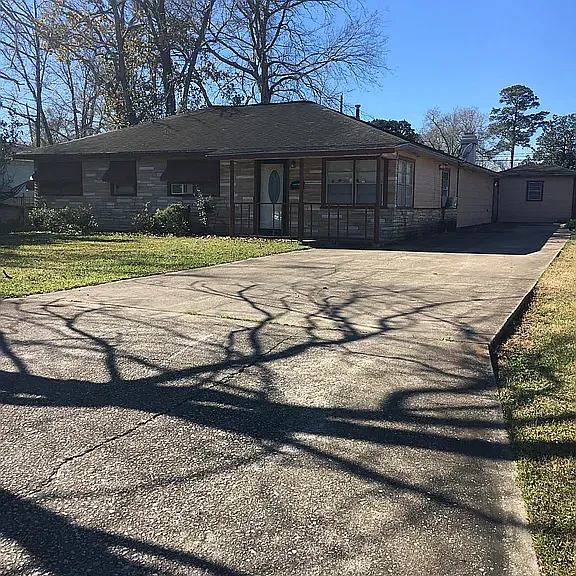 3725 W Lynwood Dr — Photo 1
