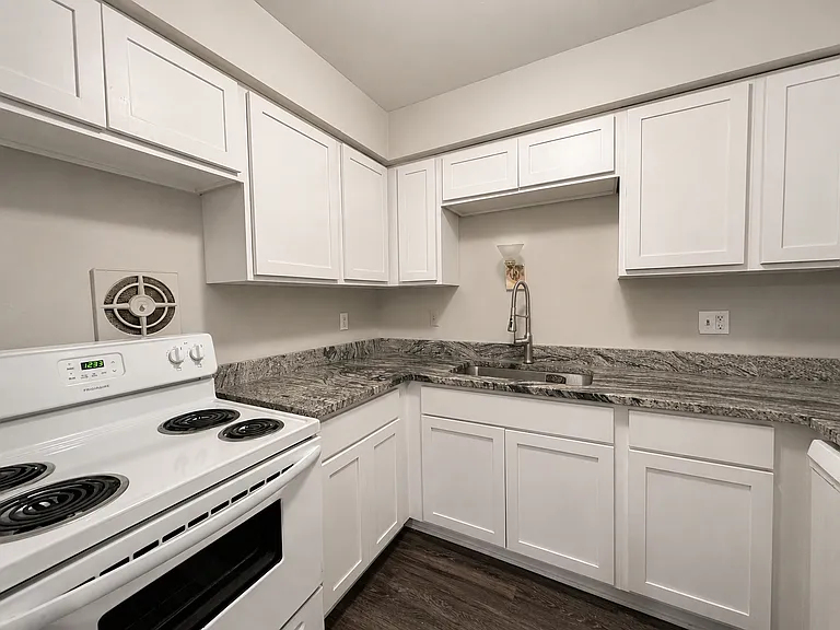 1880 Axtell Rd #2 — Photo 8