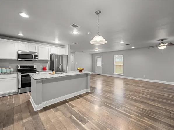 438 Sabine Ave, Cleburne, TX 76031