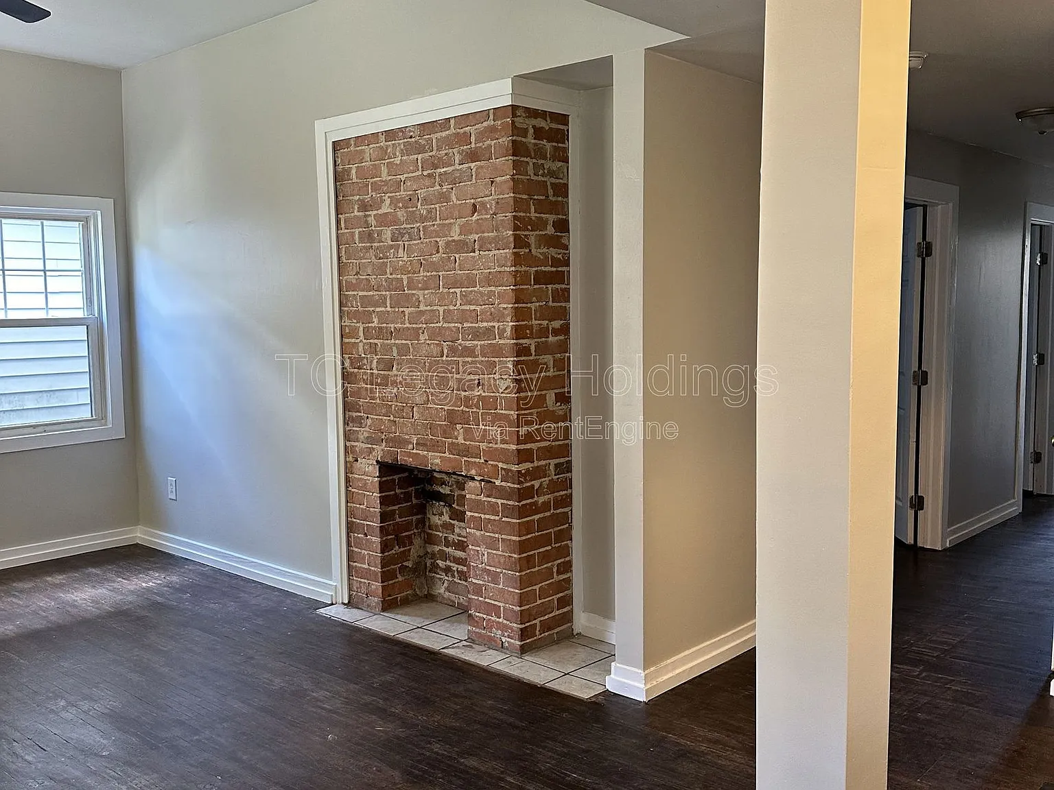 3 bed, 1.0 bath, 1323 sqft, $1,025 — Photo 2