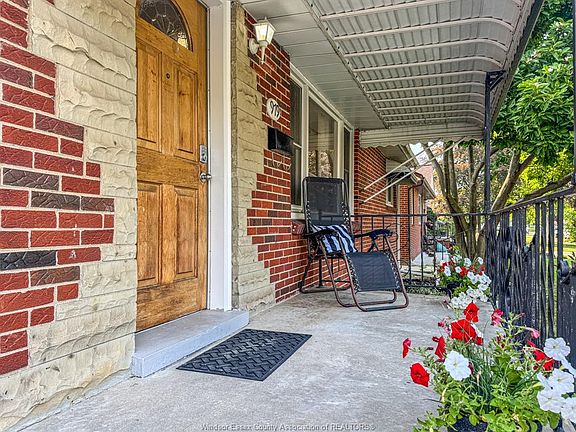 3rd image of 979 Belleperche Pl