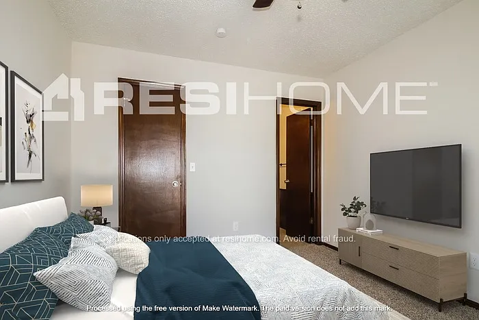 916 NW 9th St — Photo 9