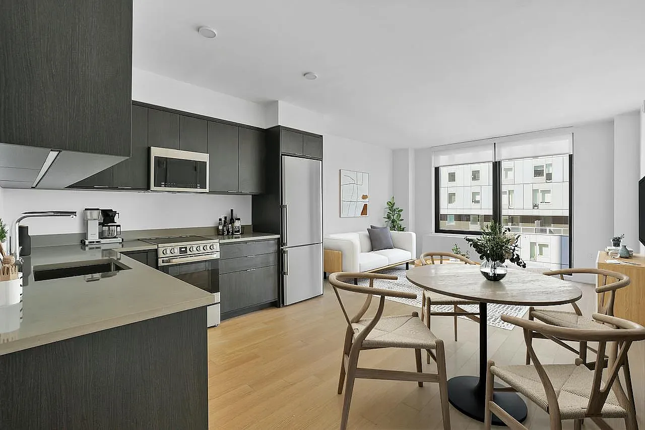 662 Pacific Street — Photo 3