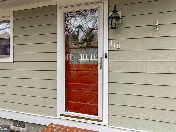 3rd image of 110 Yewell Rd