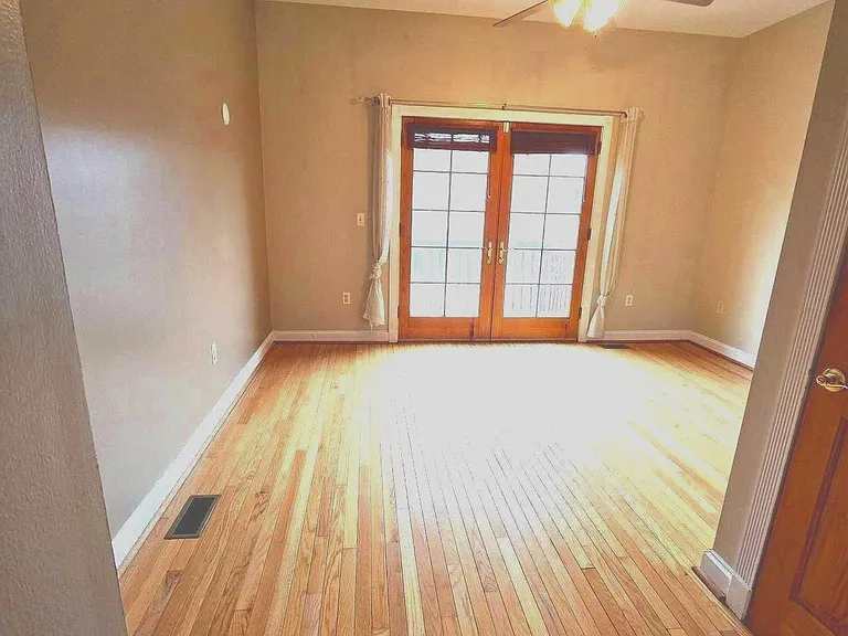 704 S Bond St — Photo 22