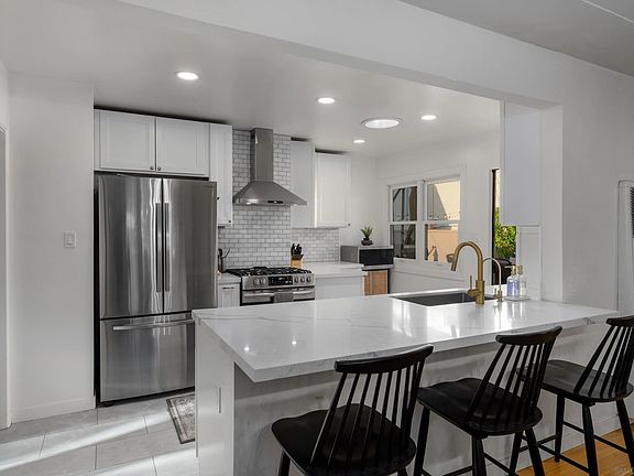 2nd image of 2036-38 Emerald St