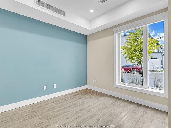 4th image of 550 Sandison St #12