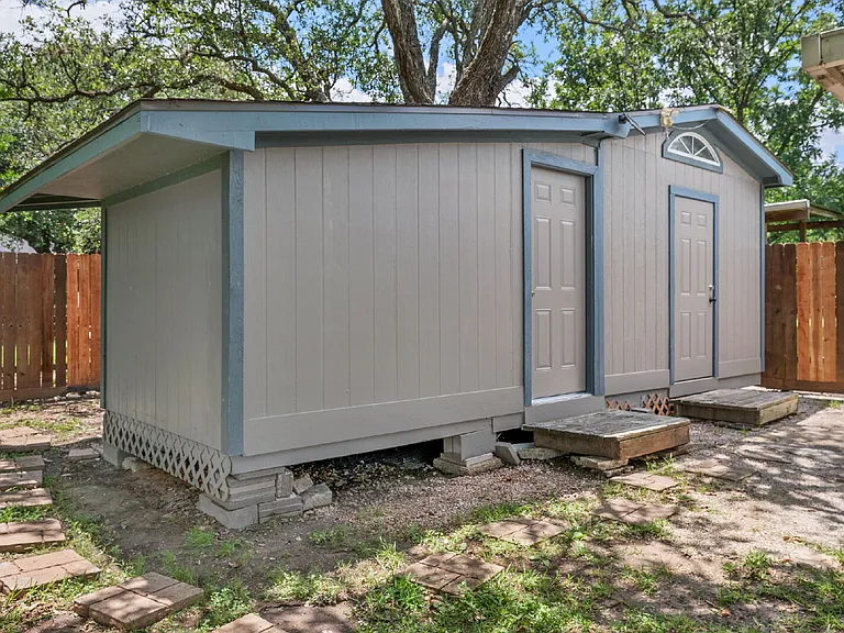 1030 Walton Dr — Photo 24