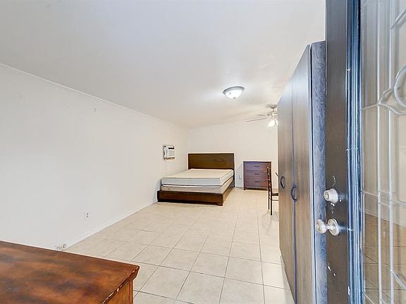4th image of 3905 Billingsley St #1/2