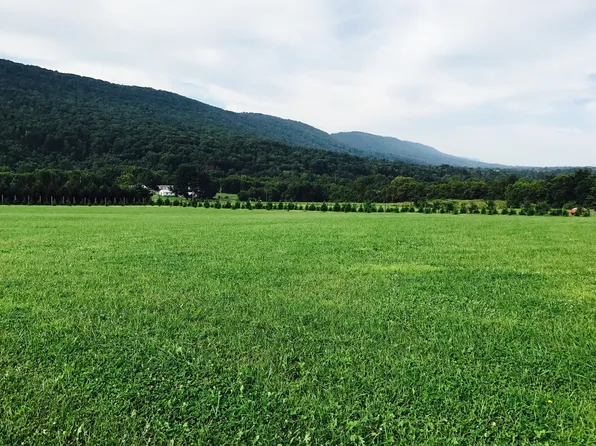 2745 Mahantongo Creek Rd, Dalmatia, PA 17017