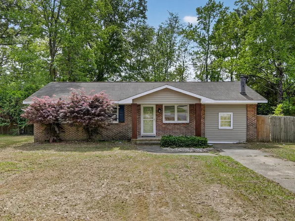 221 Forest Cir, Summerville, SC 29483