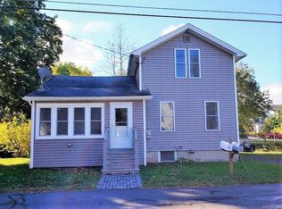 24 Riverside St, Lyndonville, NY 14098