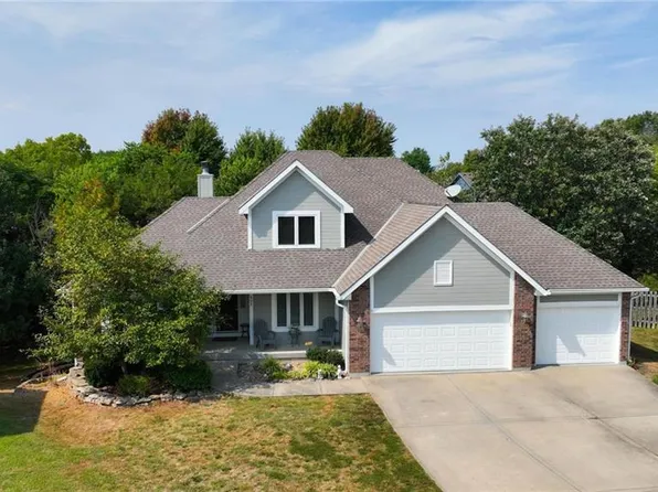 902 Aspen Dr, Smithville, MO 64089