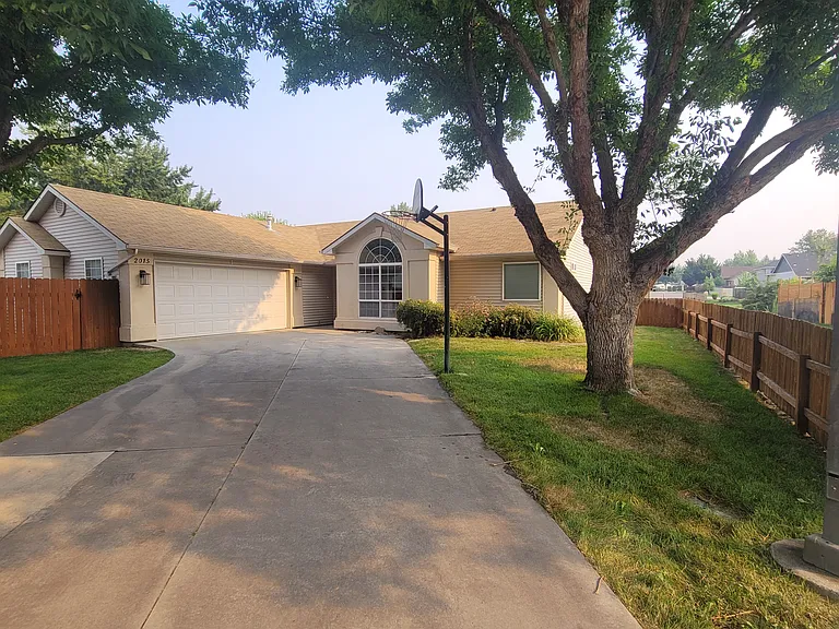 2015 S Chinkapin Pl — Photo 1