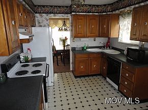 4th image of 1230 Williamstown Pike