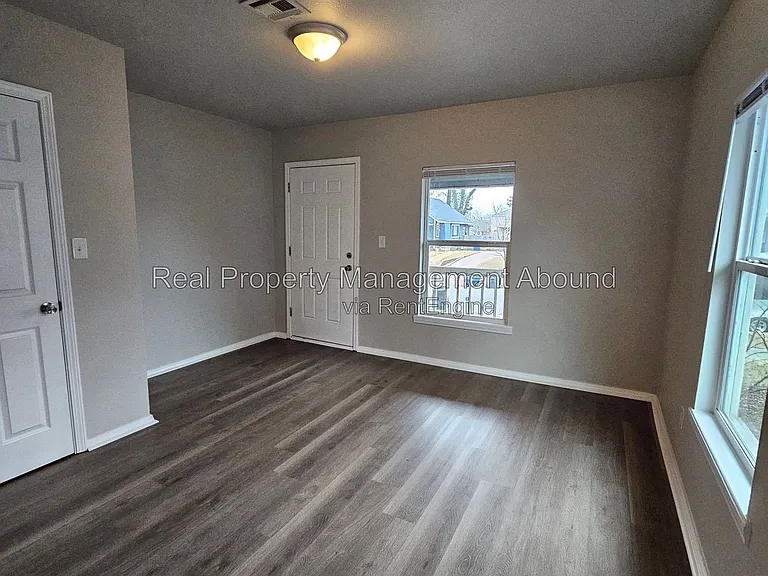727 S Olympia Ave — Photo 21