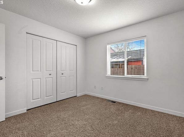 salem-oregon-2101567058 picture