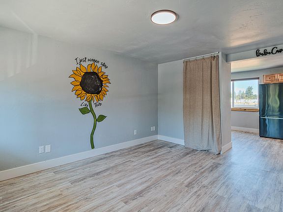 2nd image of 404 SE Railroad St