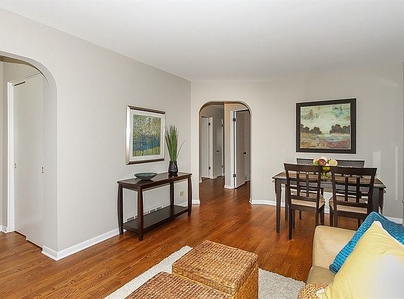 3rd image of 5358 W Cornelia Ave
