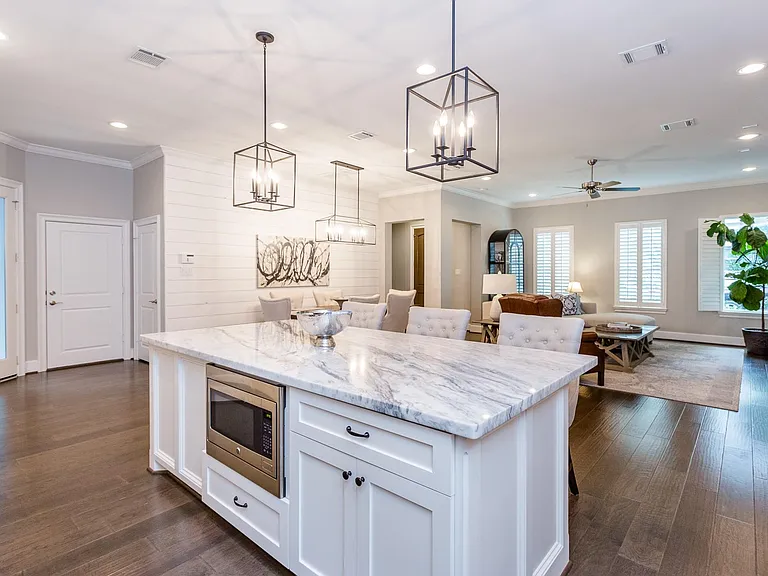2413 Detering St — Photo 16