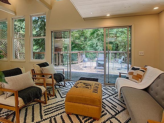 2nd image of 1004 Laurel Ave