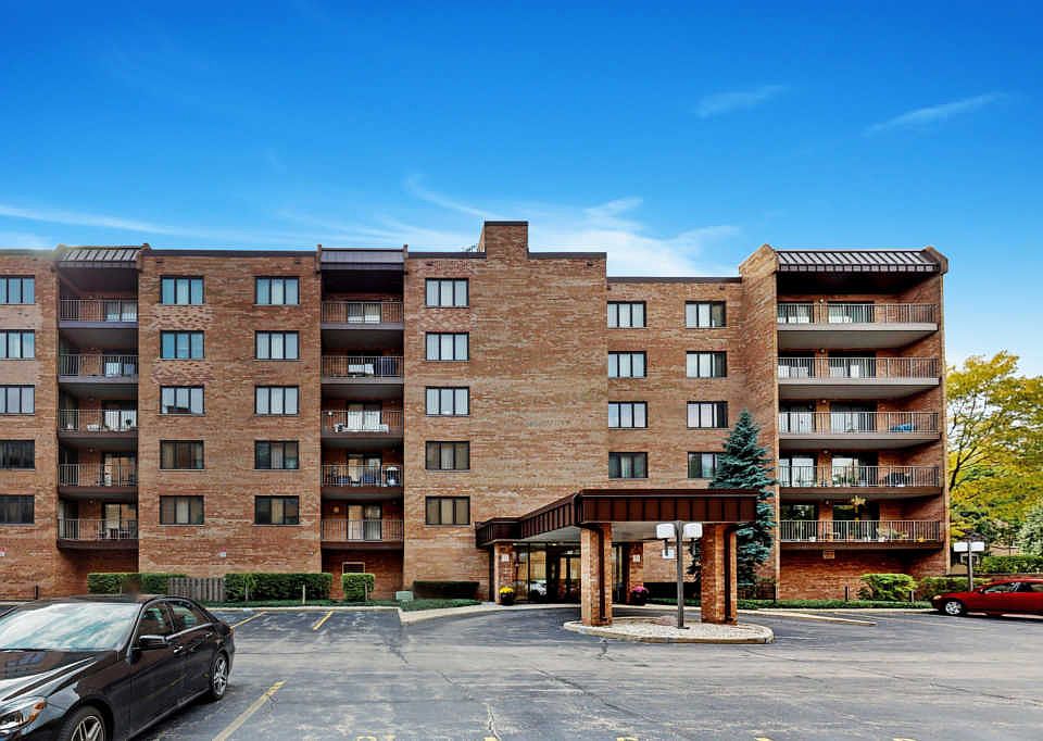 1st image of 905 Center St Unit 404