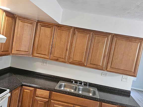 4th image of 15025 Dobson Ave APT 1N