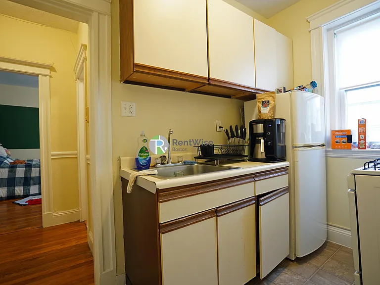 225 Kelton St #4U — Photo 7