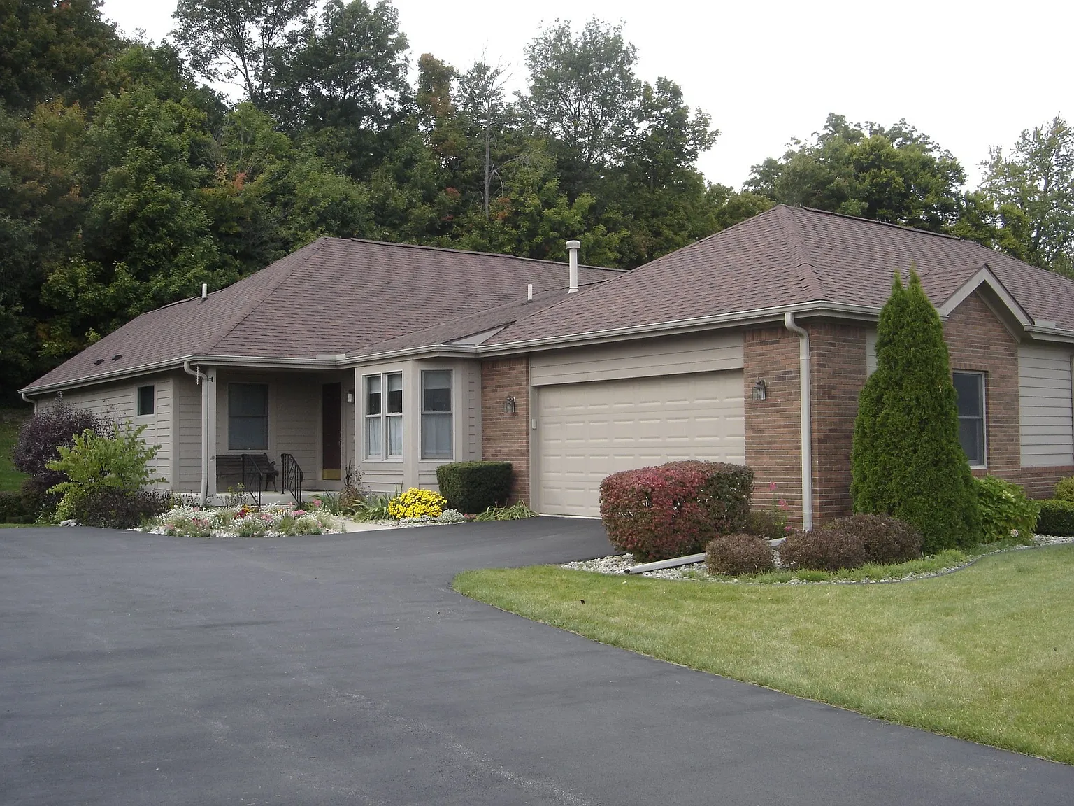 630 Richlyn Dr photo 1