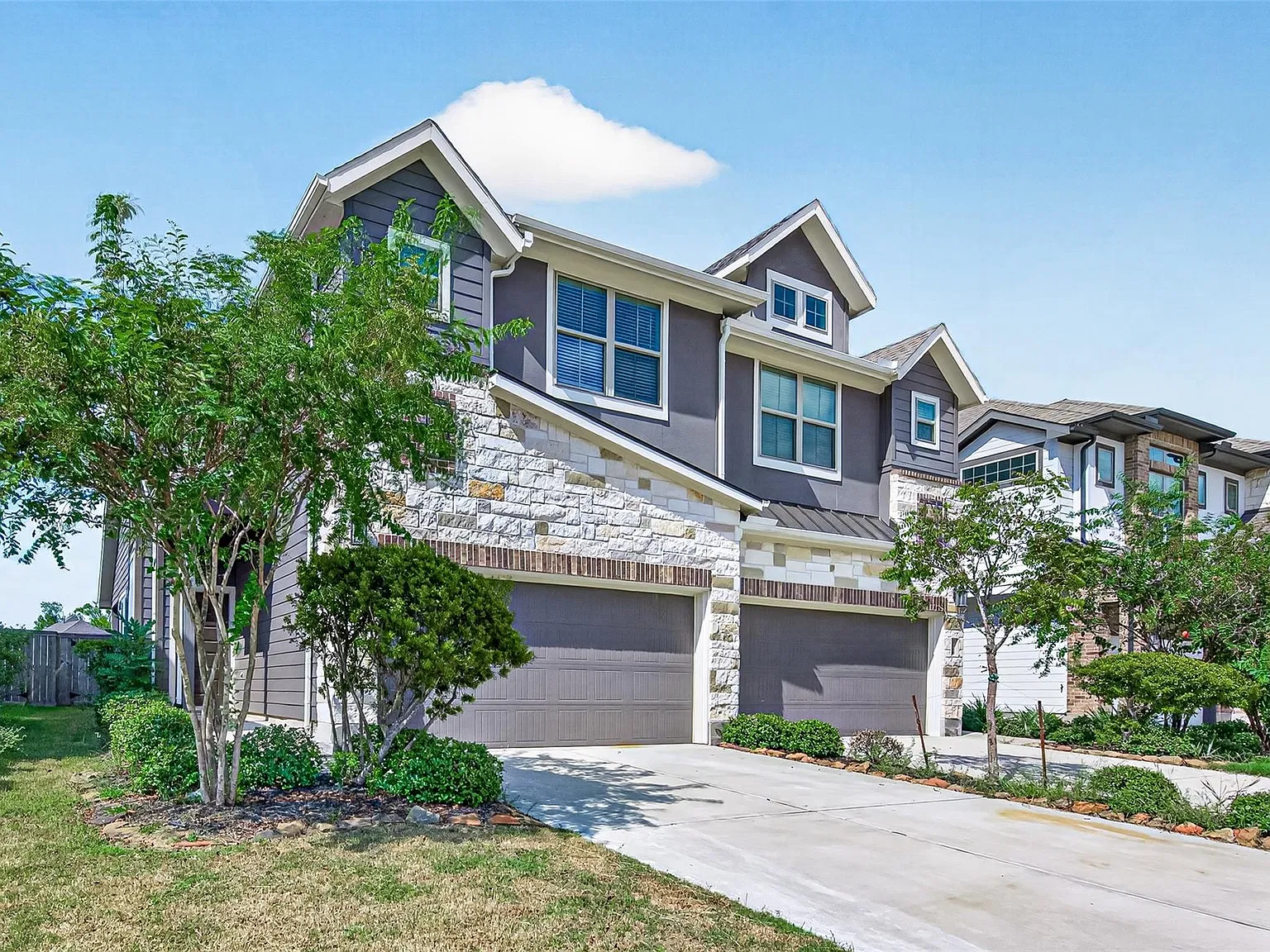 3 bed, 2.5 bath, 2037 sqft, $1,950 — Photo 2