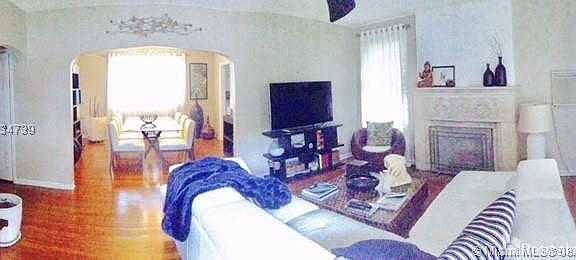 2nd image of 340 Mendoza Ave APT 1