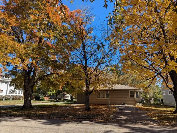 511 N 2nd St, Hiawatha, KS 66434