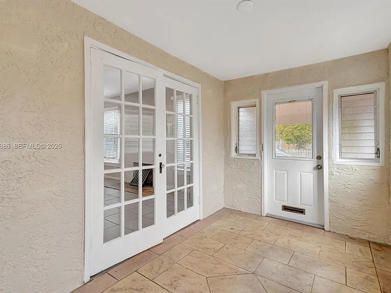 630 33rd St — Photo 3