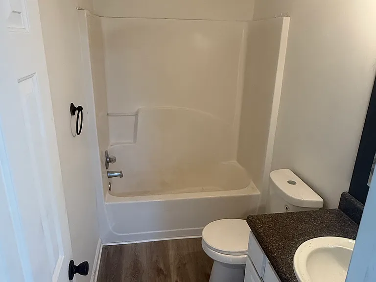 705 Waveland Ave — Photo 14