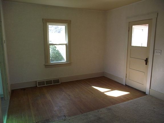 4th image of 116 E Ave NE