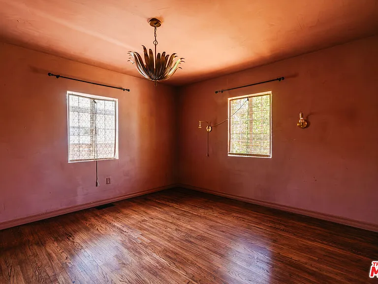 2735 Clyde Ave — Photo 26