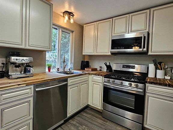 5th image of 846 NE Michelle Court